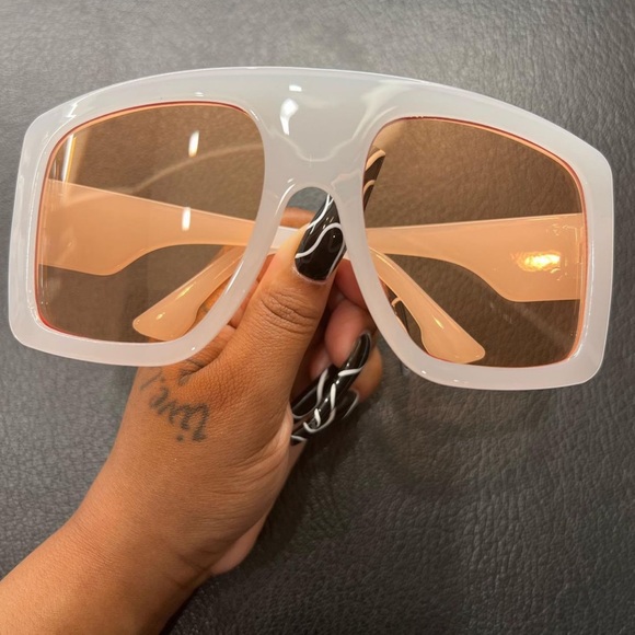 Oversized frames - Picture 4 of 7